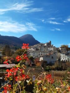 tour personalizzati casa vacanze in abruzzo con vista mare e monolocale nella residenza storica del borgo medievale